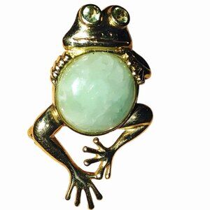 10K YG Whimsical Frog Brooch Pin Pendant Yellow Gold Jade Belly Peridot Eyes